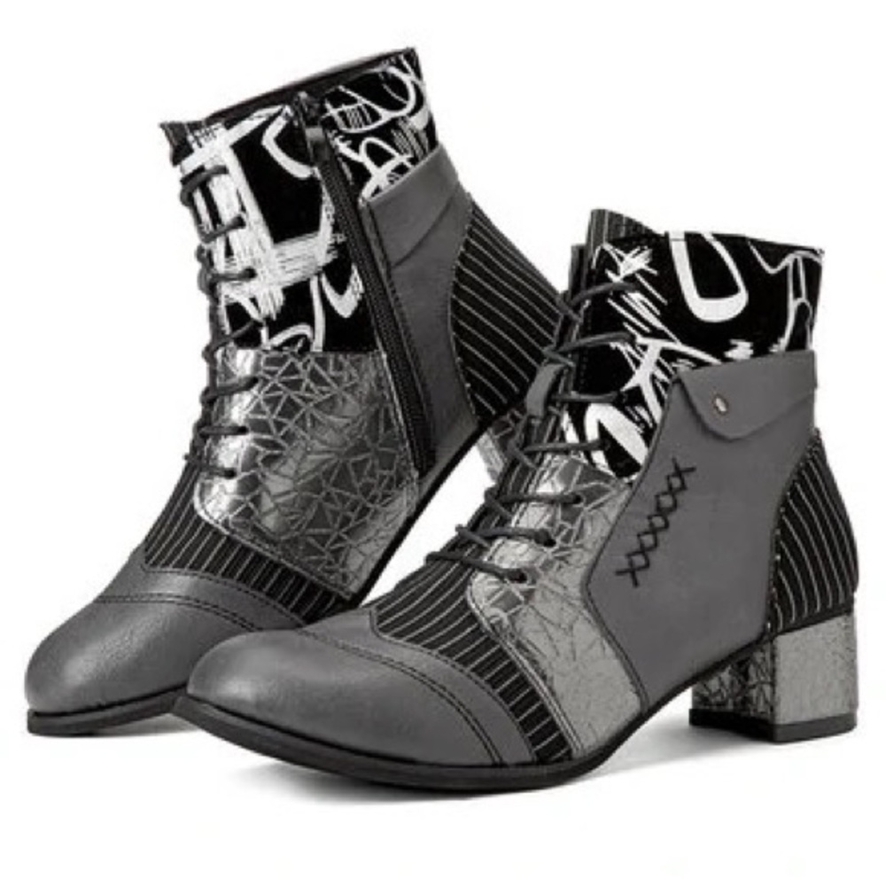 BRAND NEW Plus size retro boots